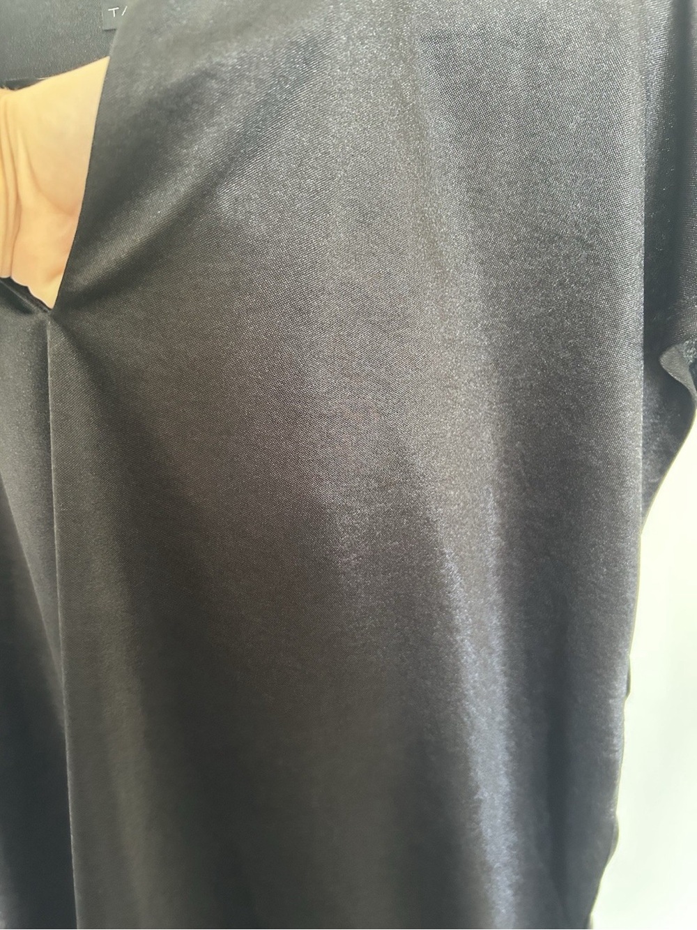 Tahari Black Satin Polyester V-Neck Cap Sleeve Relaxed Blouse - Picture 5 of 8